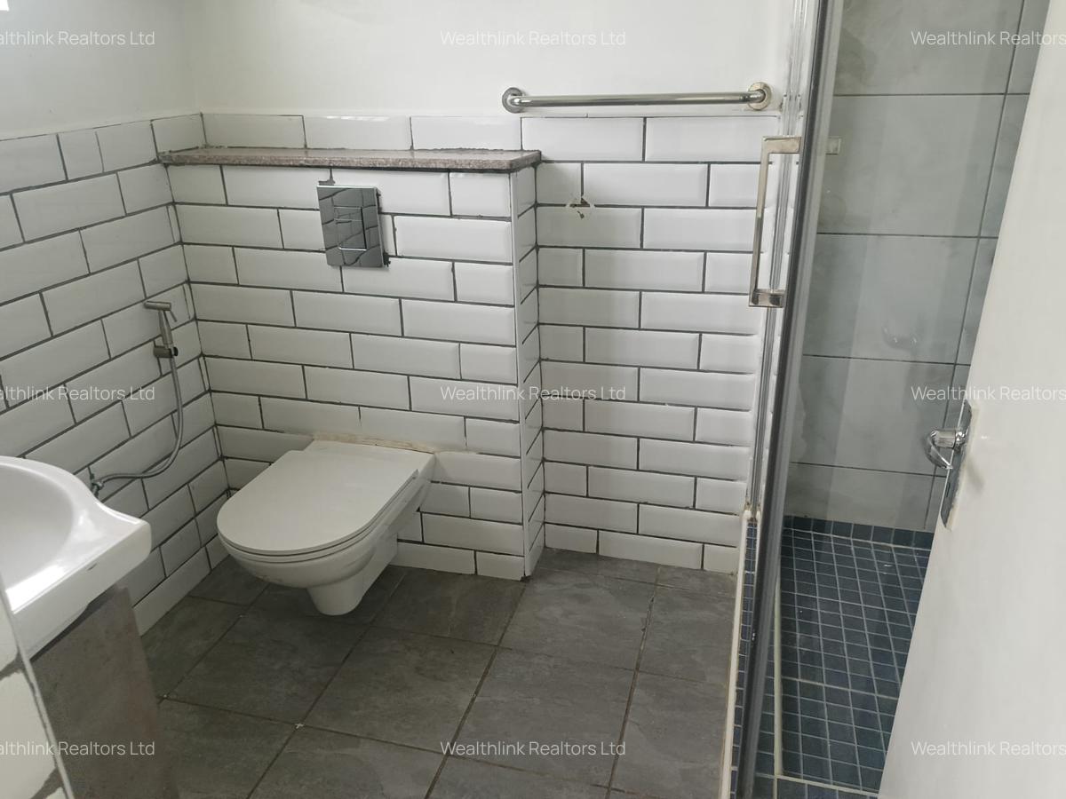 5 Bed House with En Suite at Nyari - 14