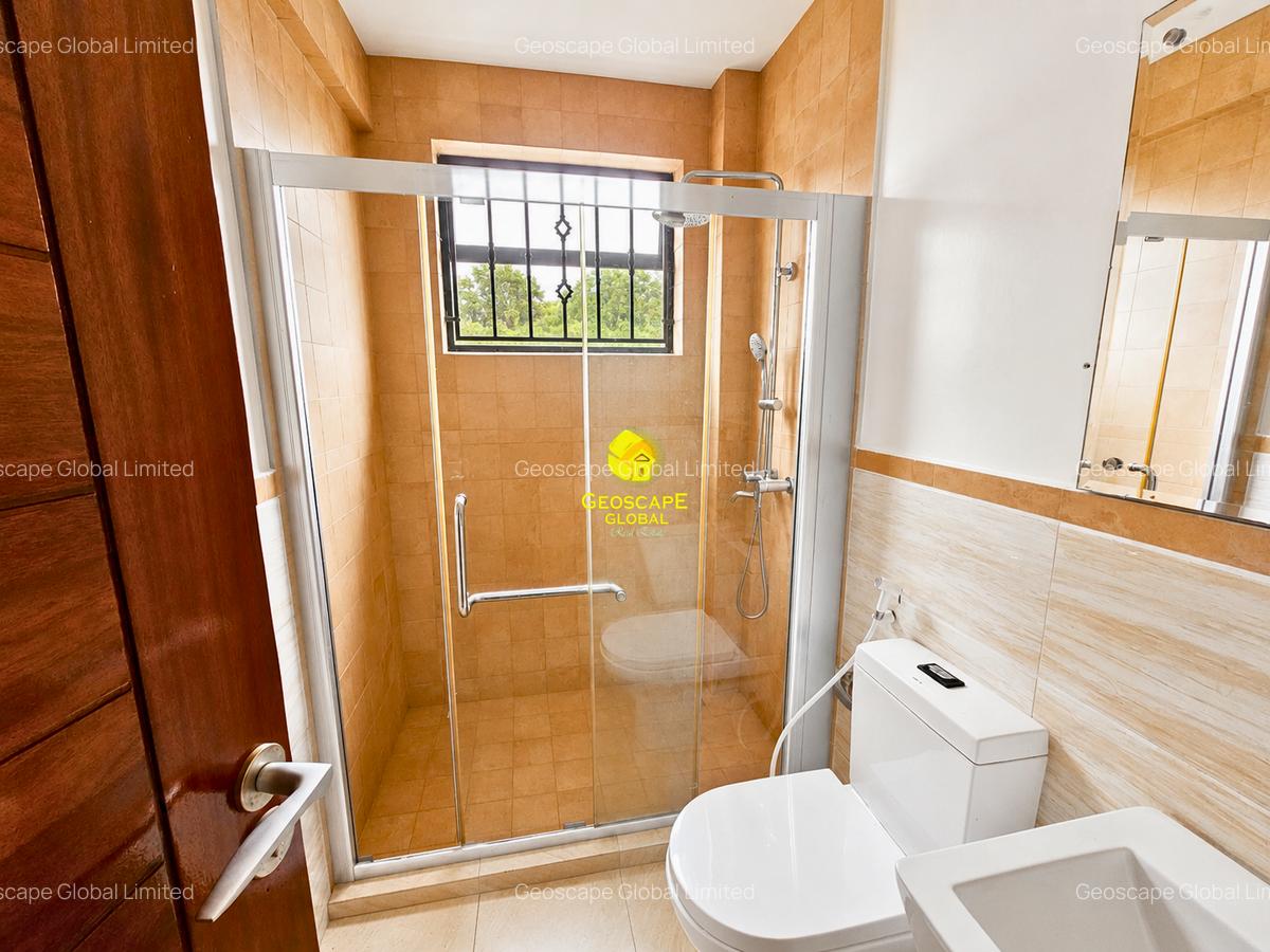5 Bed Villa with En Suite in Lavington - 6