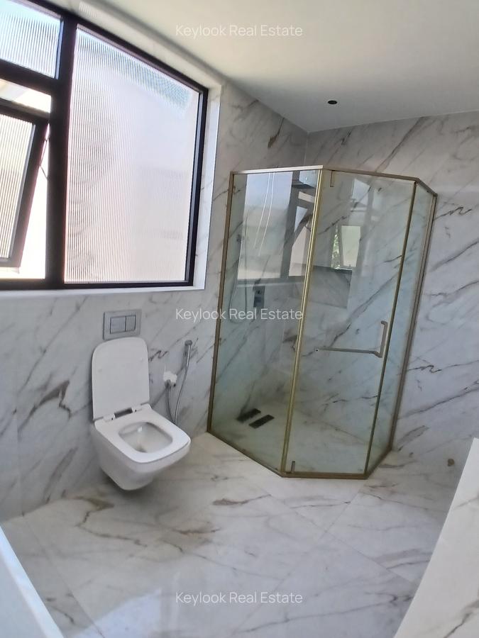 5 Bed Townhouse with En Suite at Lavington Green - 4