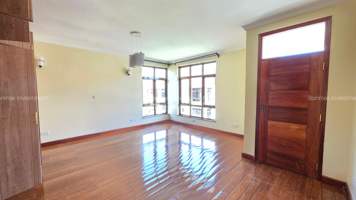 5 Bed Townhouse with En Suite at Lavington Green - 12