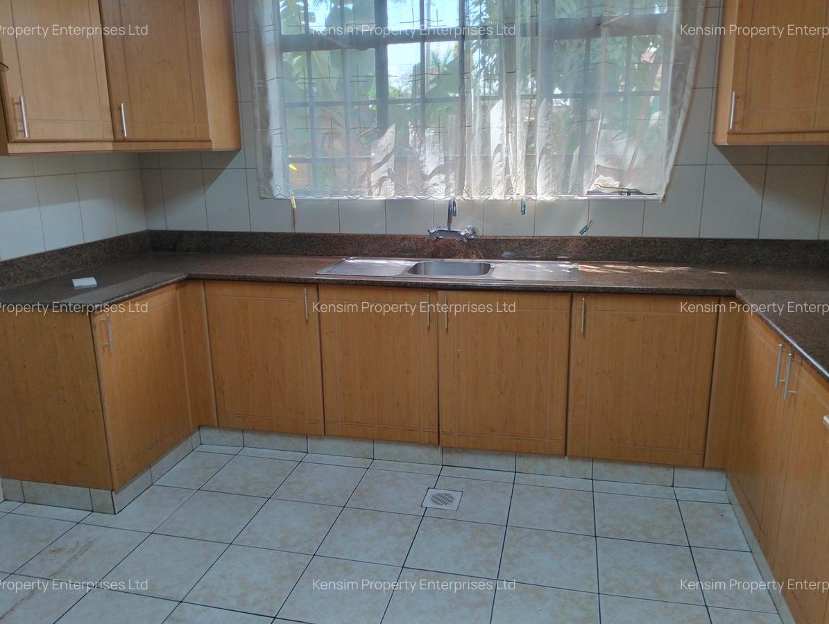 4 Bed Townhouse with En Suite in Lavington - 10