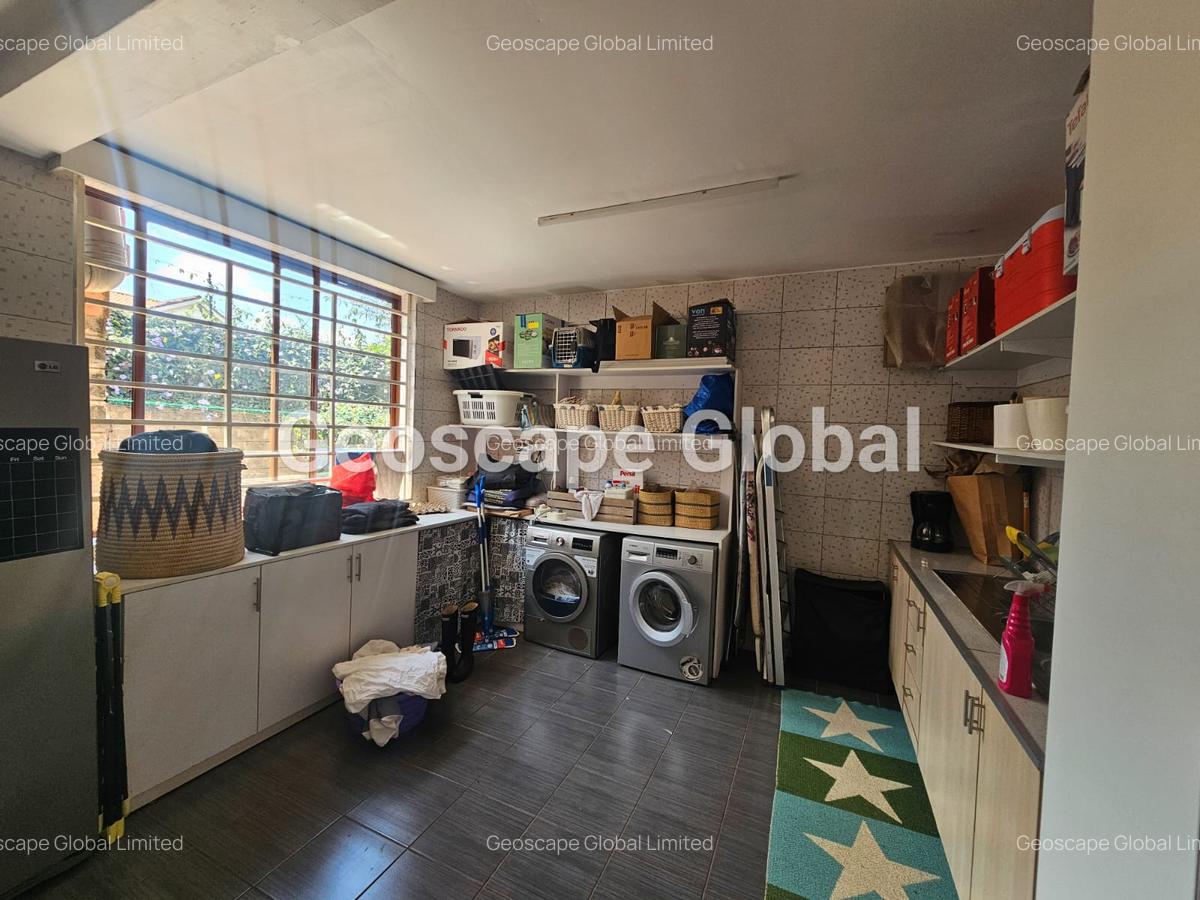 5 Bed House with En Suite in Runda - 3