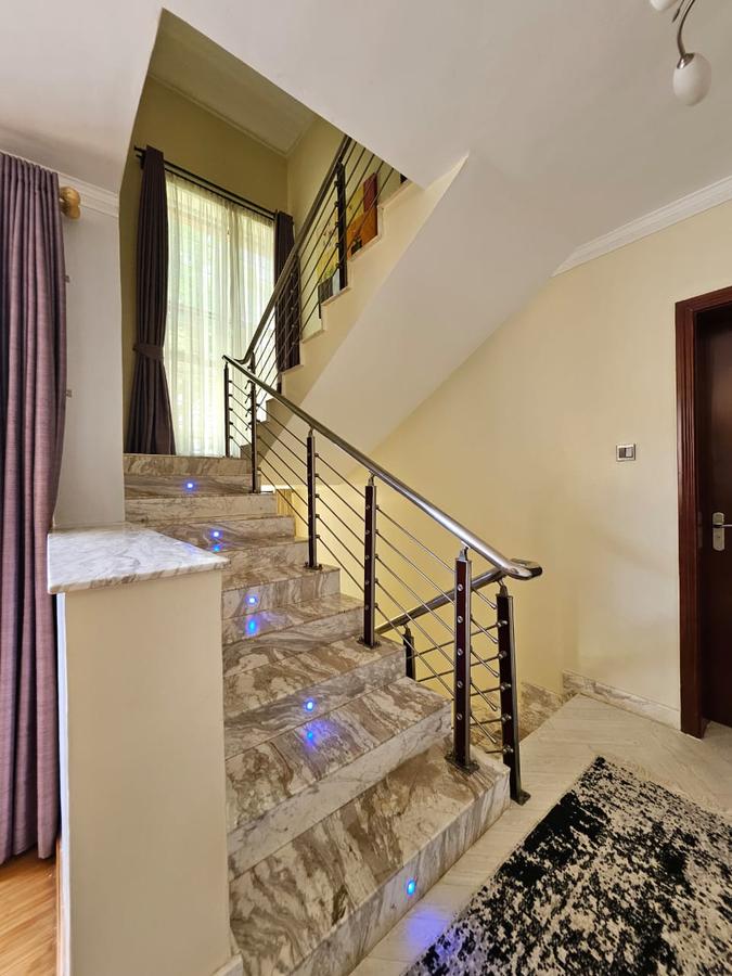 5 Bed House with En Suite in Lavington - 13