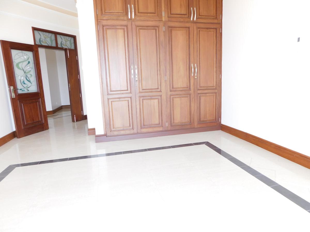 5 Bed Apartment with En Suite in Kizingo - 19