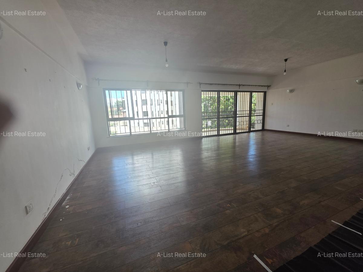 4 Bed Apartment with En Suite at Brookside Drive - 2