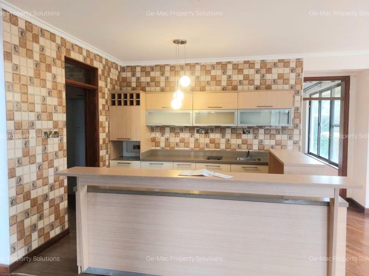 4 Bed House with En Suite in Garden Estate - 7