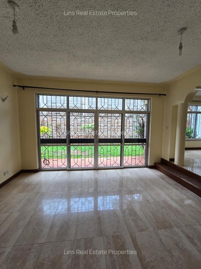 5 Bed Townhouse with En Suite in Lavington - 16