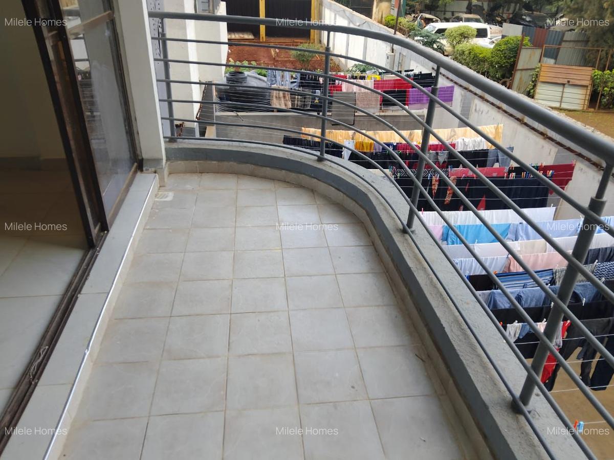 Serviced 2 Bed Apartment with En Suite in Garden Estate - 3