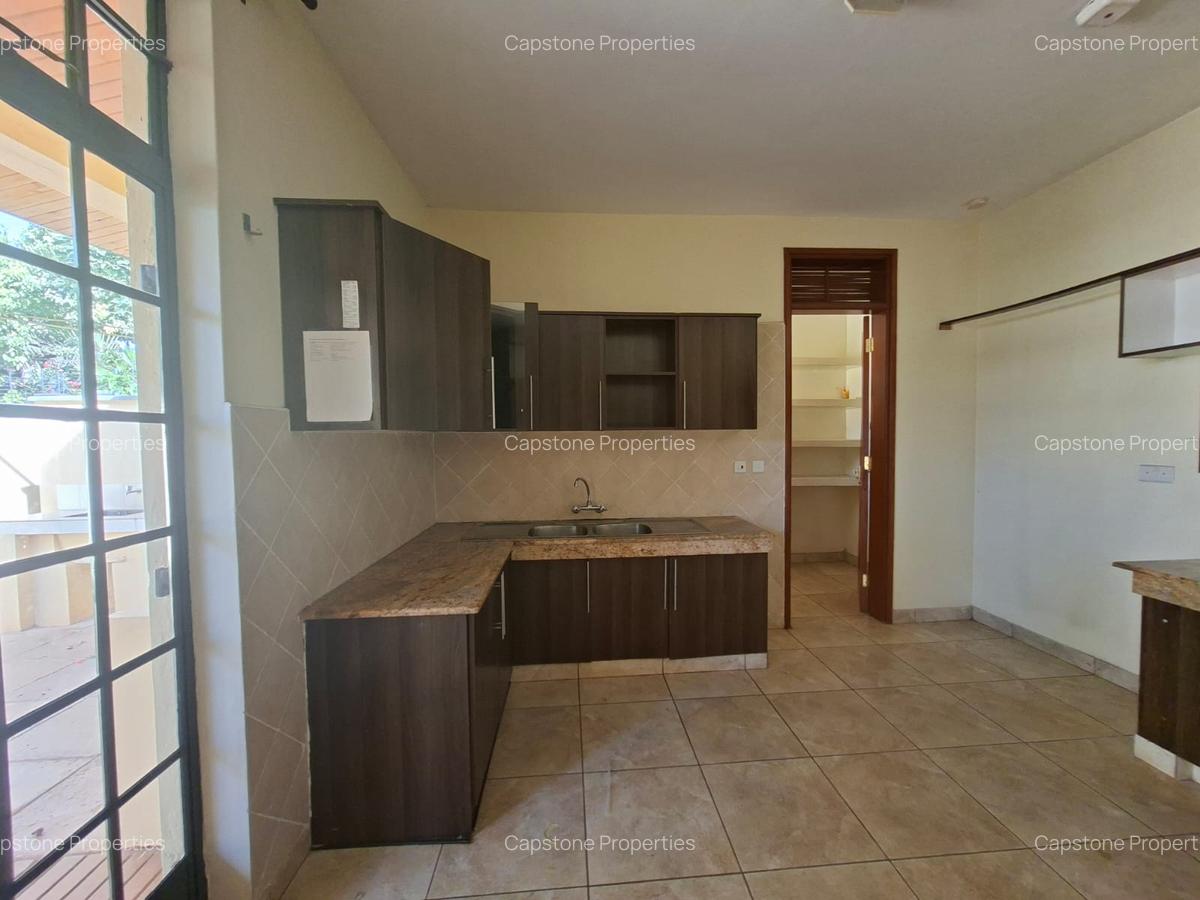 4 Bed House with En Suite in Runda - 11