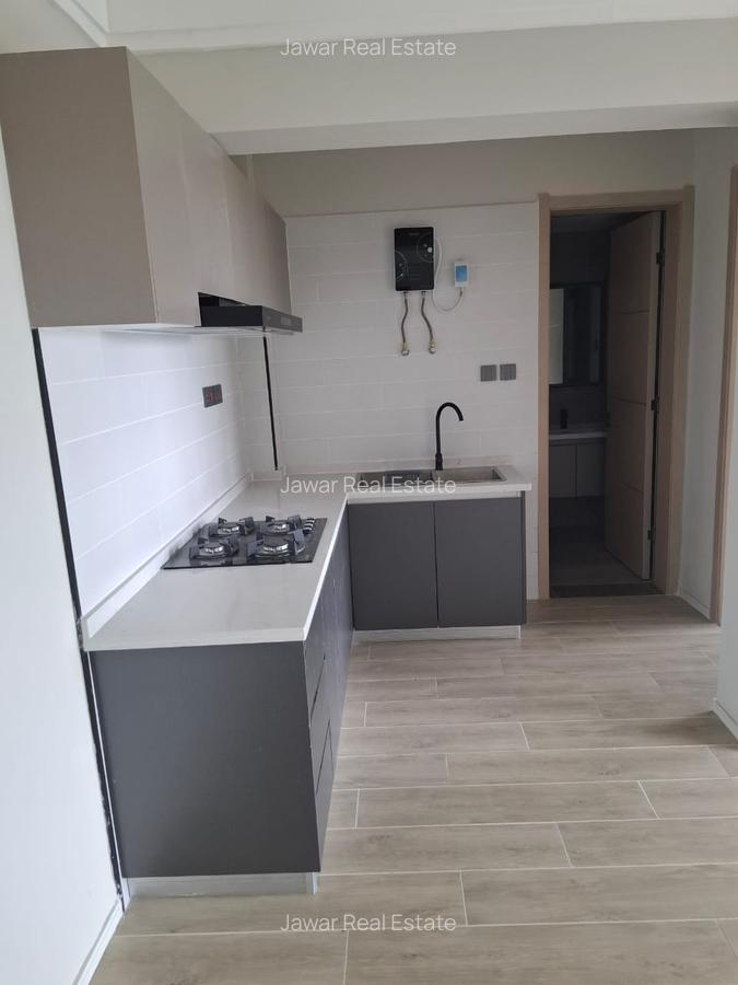 Serviced 1 Bed Apartment with En Suite at Hatheru Road - 4