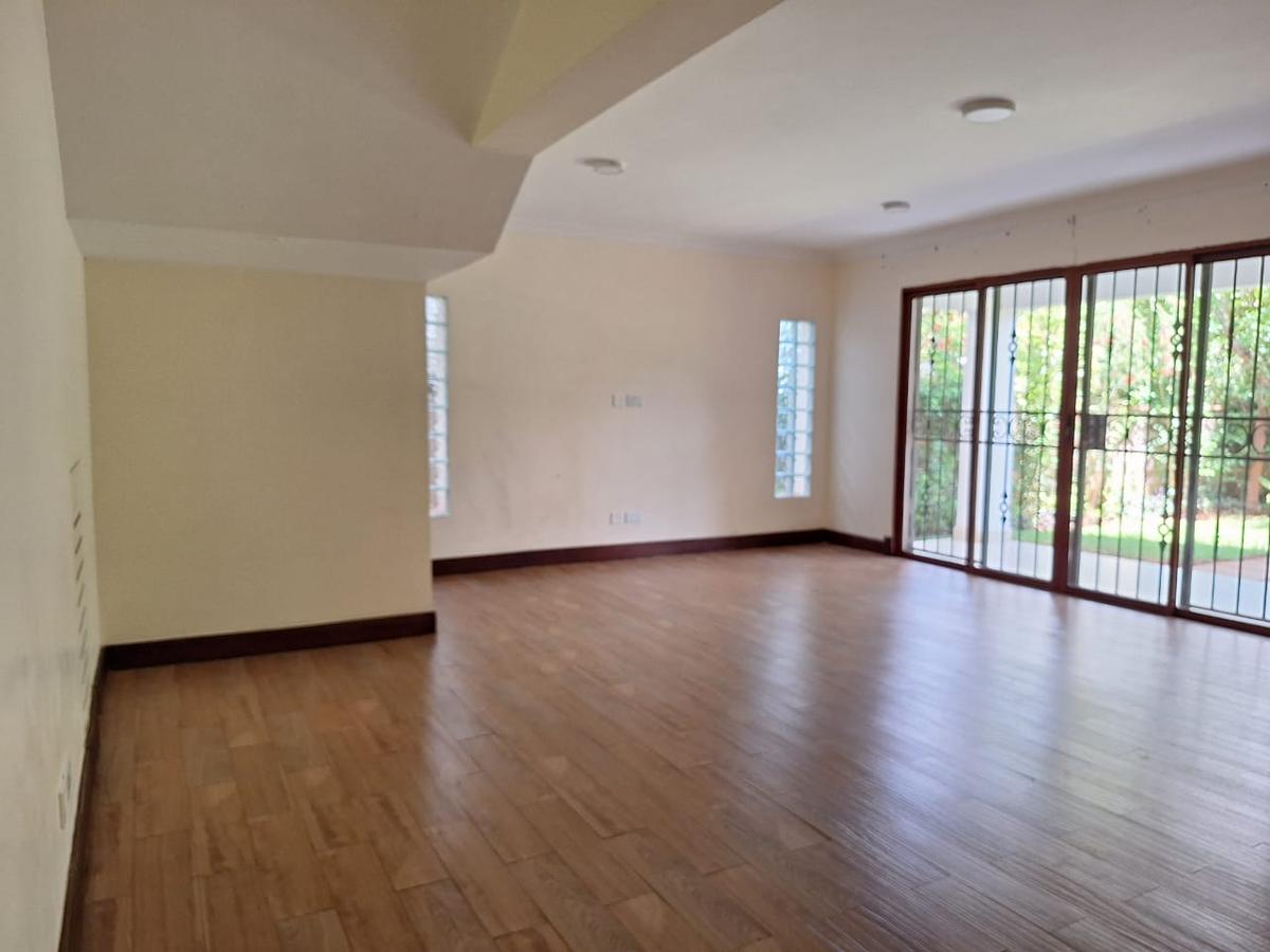 5 Bed Townhouse with En Suite in Spring Valley - 9
