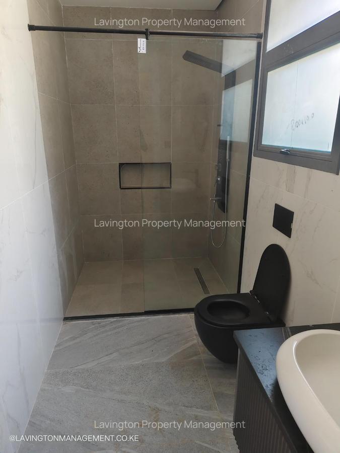 5 Bed Villa with En Suite at Lavington Green - 12