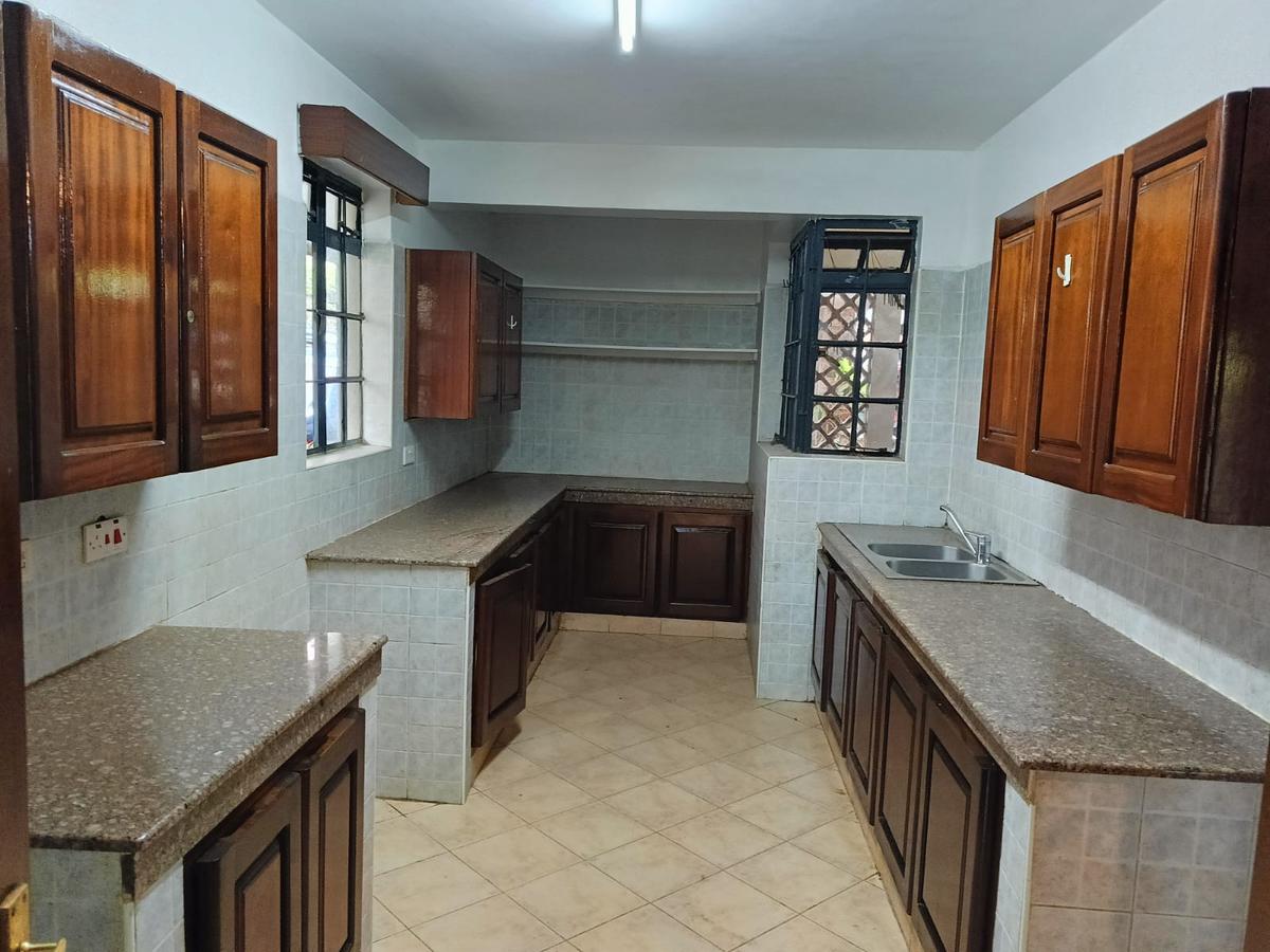 4 Bed Apartment with En Suite at Lavington - 5