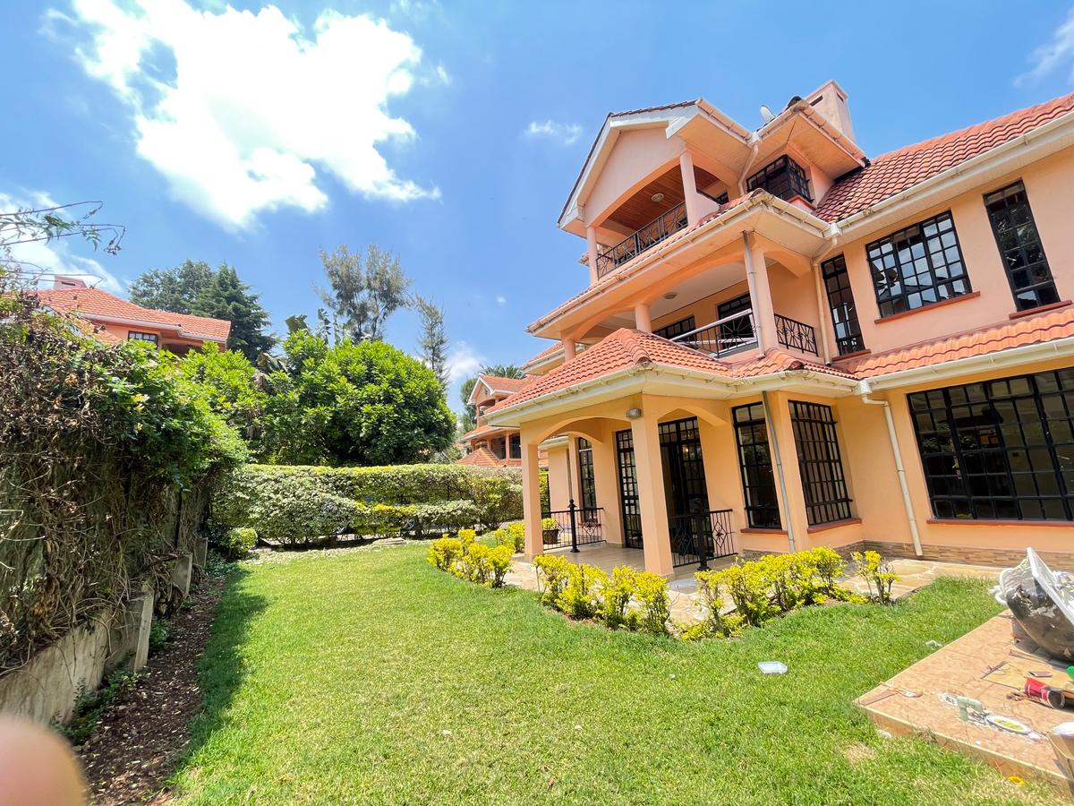 5 Bed Townhouse with En Suite in Lavington - 1