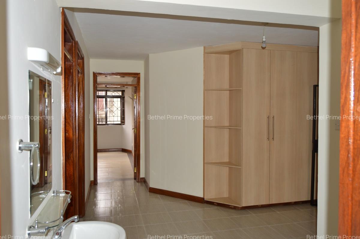 4 Bed Apartment with En Suite in Parklands - 6