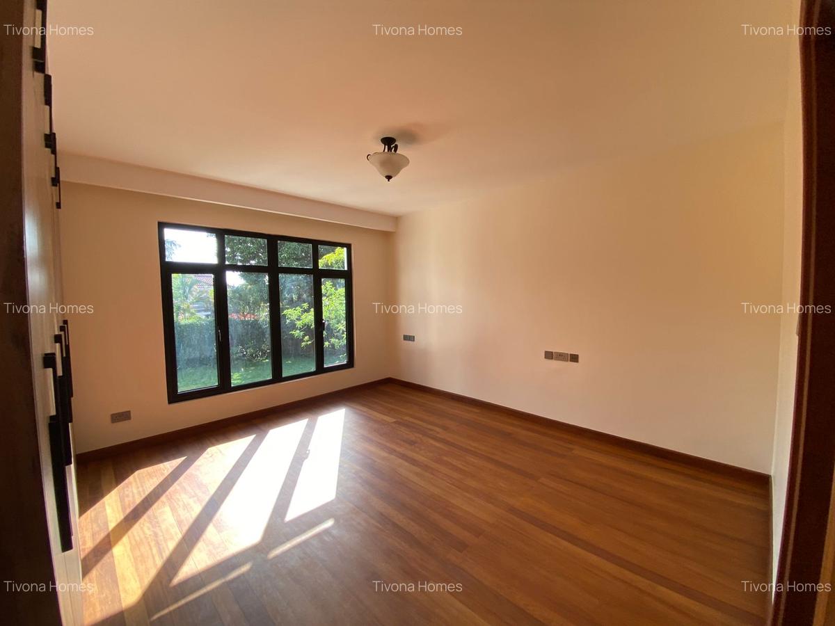 5 Bed House with En Suite in Runda - 13