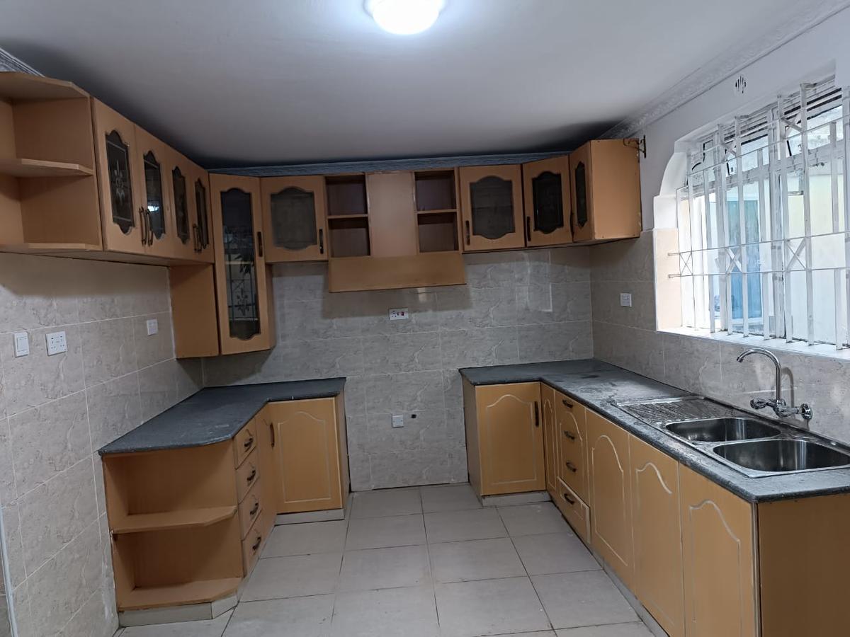 4 Bed Townhouse with En Suite at Membley - 2