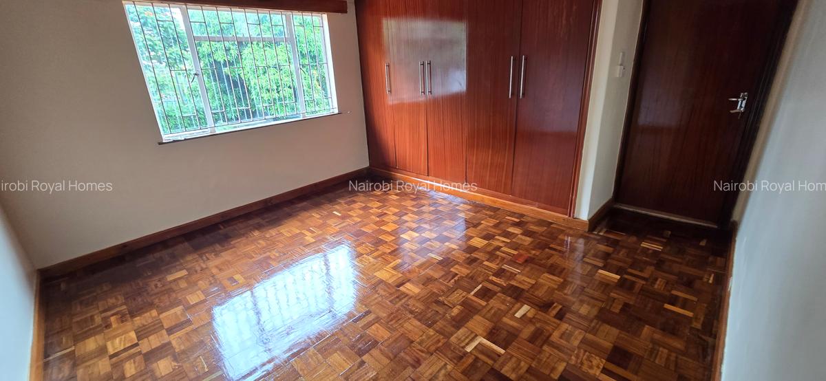 5 Bed House with En Suite at Rosslyn Road - 11