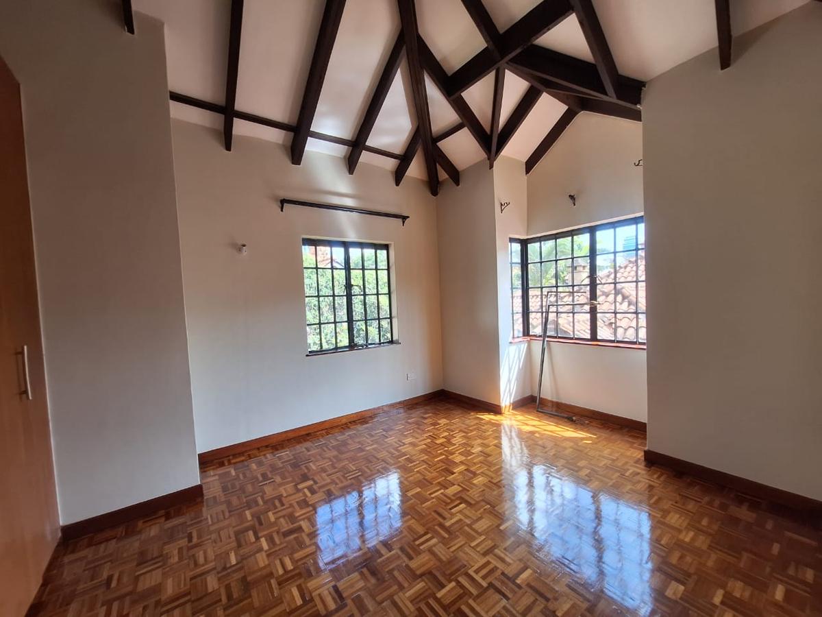 4 Bed Townhouse with En Suite in Spring Valley - 18