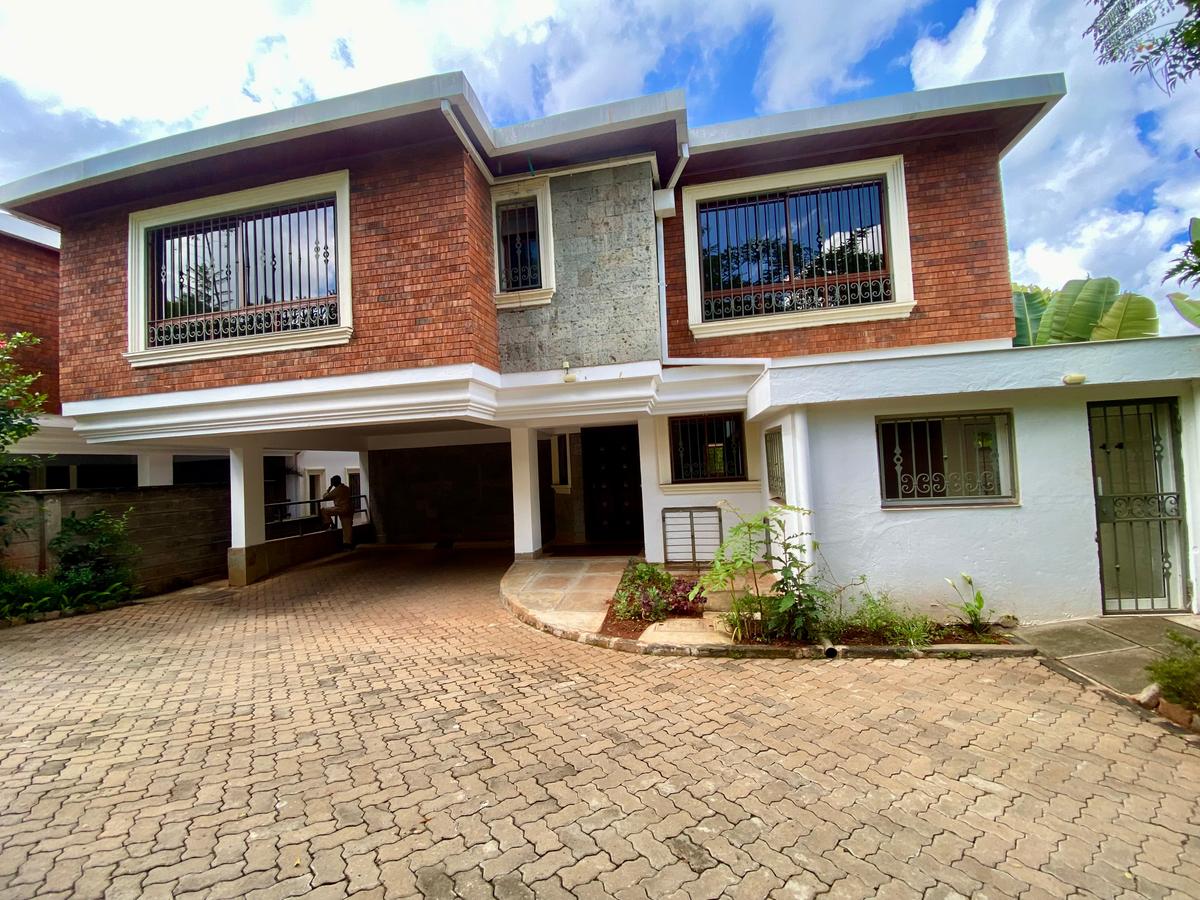 5 Bed Townhouse with En Suite in Spring Valley - 1