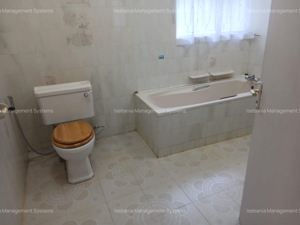 3 Bed Townhouse with En Suite at Evergreen - 7