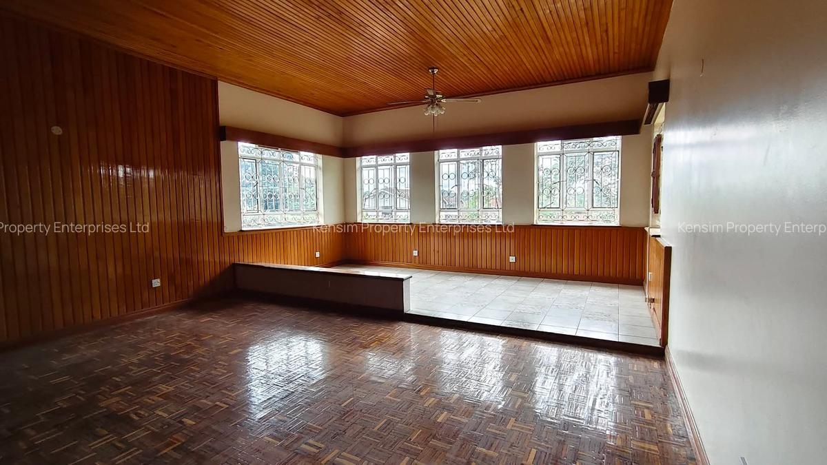 5 Bed House with En Suite in Nyari - 13