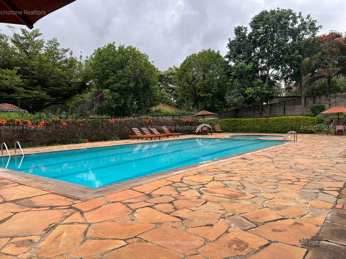4 Bed Townhouse with En Suite in Rosslyn - 11