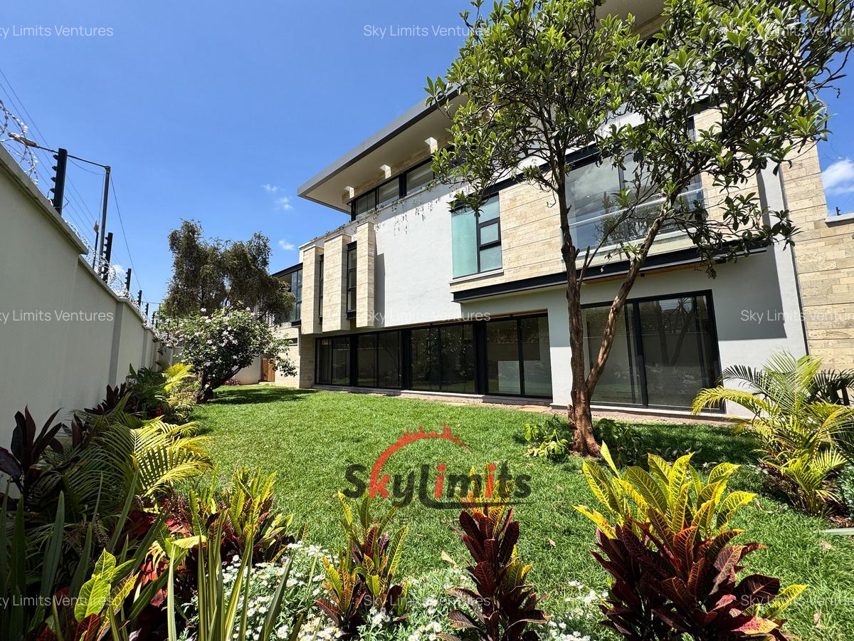 5 Bed Villa with En Suite at Spring Valley - 1