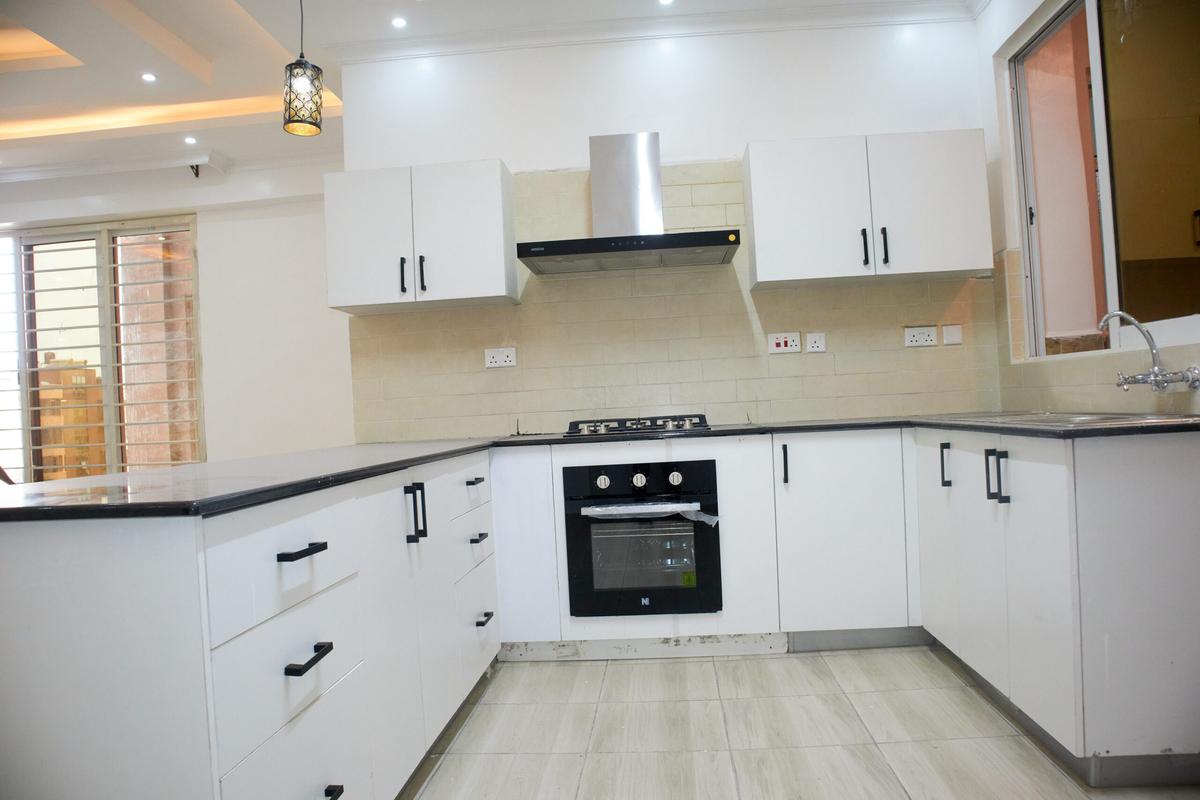 4 Bed Apartment with En Suite at 1St Avenue - 4