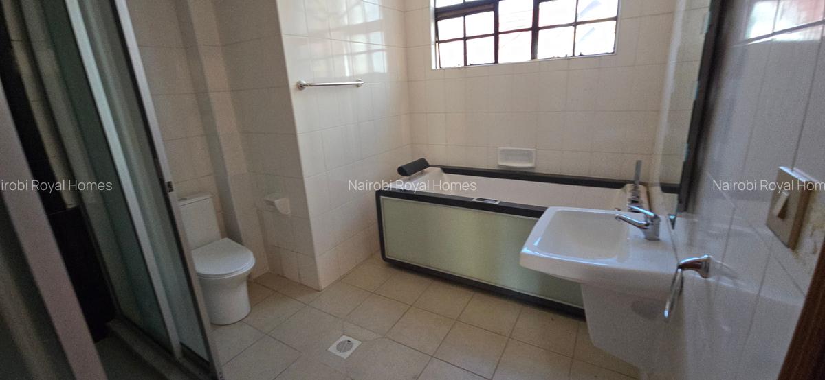 5 Bed Townhouse with En Suite at Lavington Green - 4
