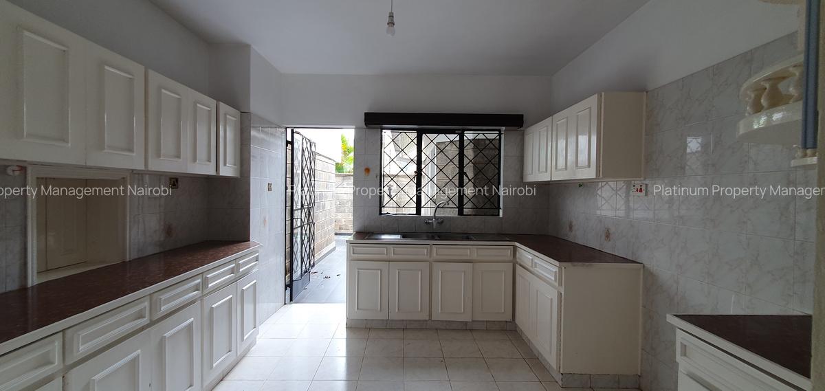 4 Bed House with En Suite at Brookside Gardens - 4