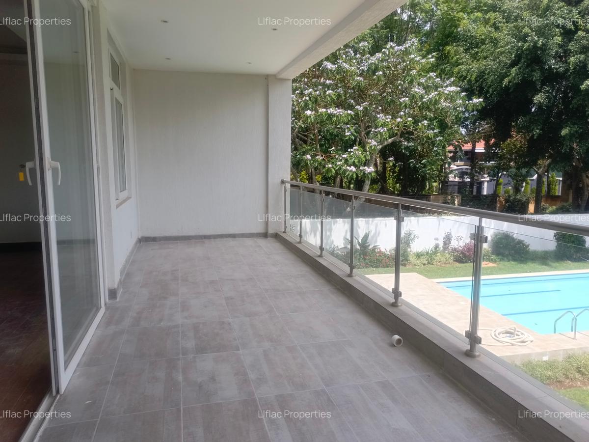 5 Bed House with En Suite in Runda - 16