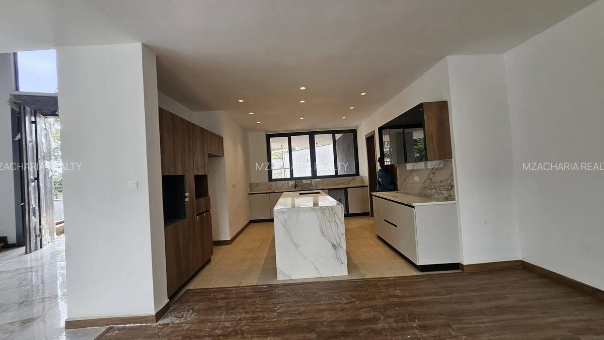 5 Bed Villa with En Suite in Nyari - 5