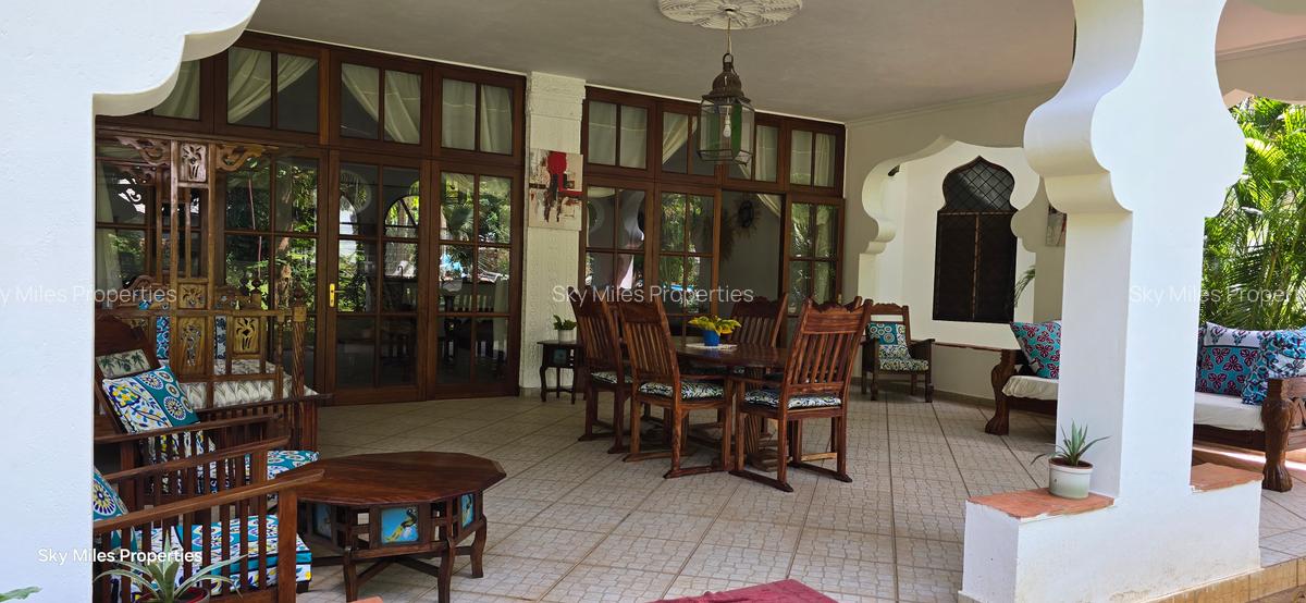 Serviced 3 Bed Apartment with En Suite at La-Marina - 17