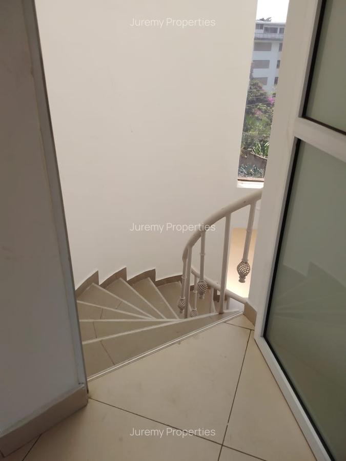 700 ft² Office with Service Charge Included at Riverside Drive - 4