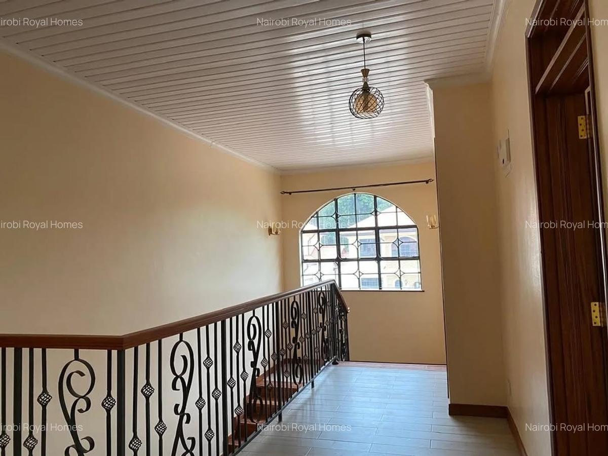 5 Bed Townhouse with En Suite at Lavington Green - 16
