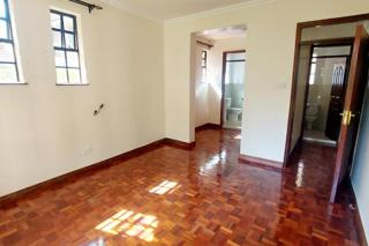 5 Bed Townhouse with En Suite at Lavington Green - 10