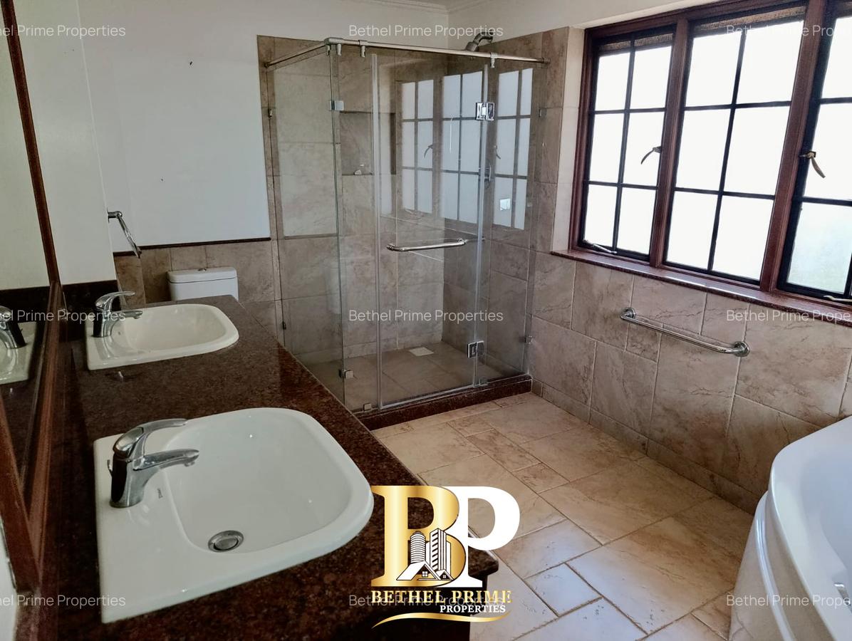 4 Bed Townhouse with En Suite in General Mathenge - 16