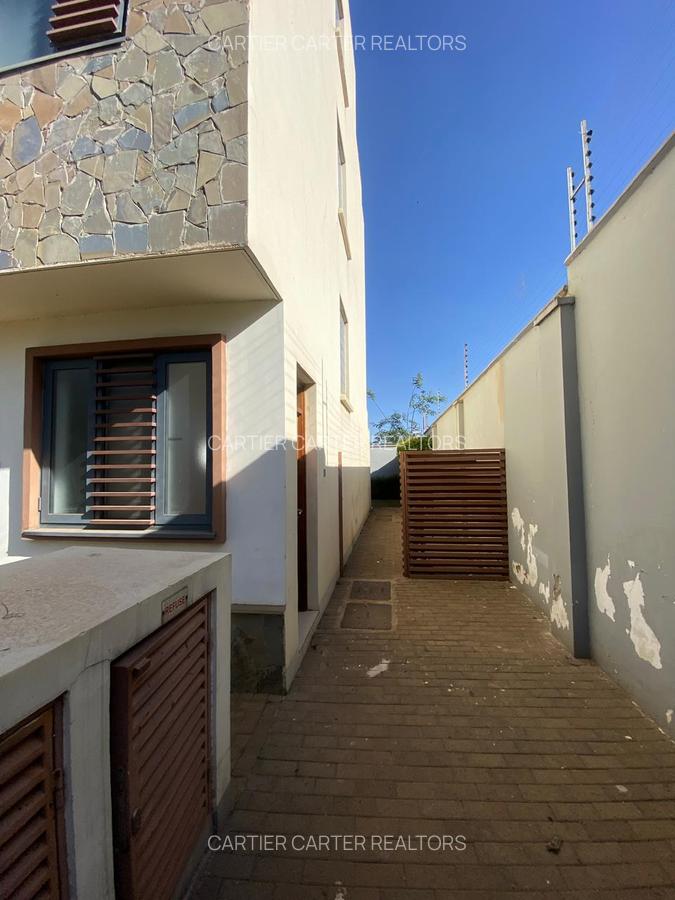 4 Bed Villa with En Suite in Garden Estate - 6