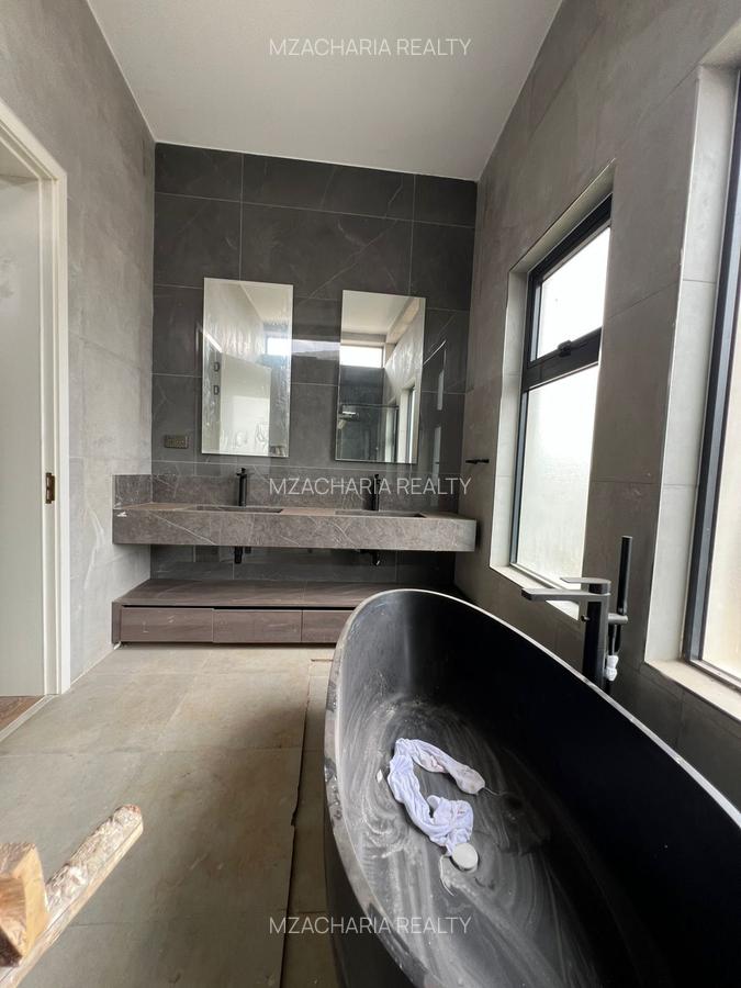 5 Bed Townhouse with En Suite in Runda - 14