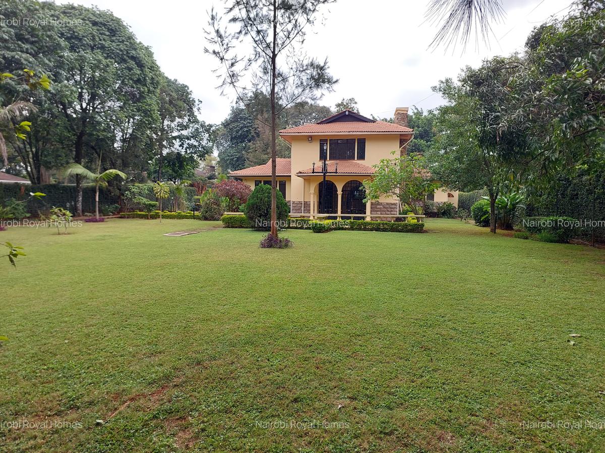 4 Bed House with En Suite at Acacia Drive - 2