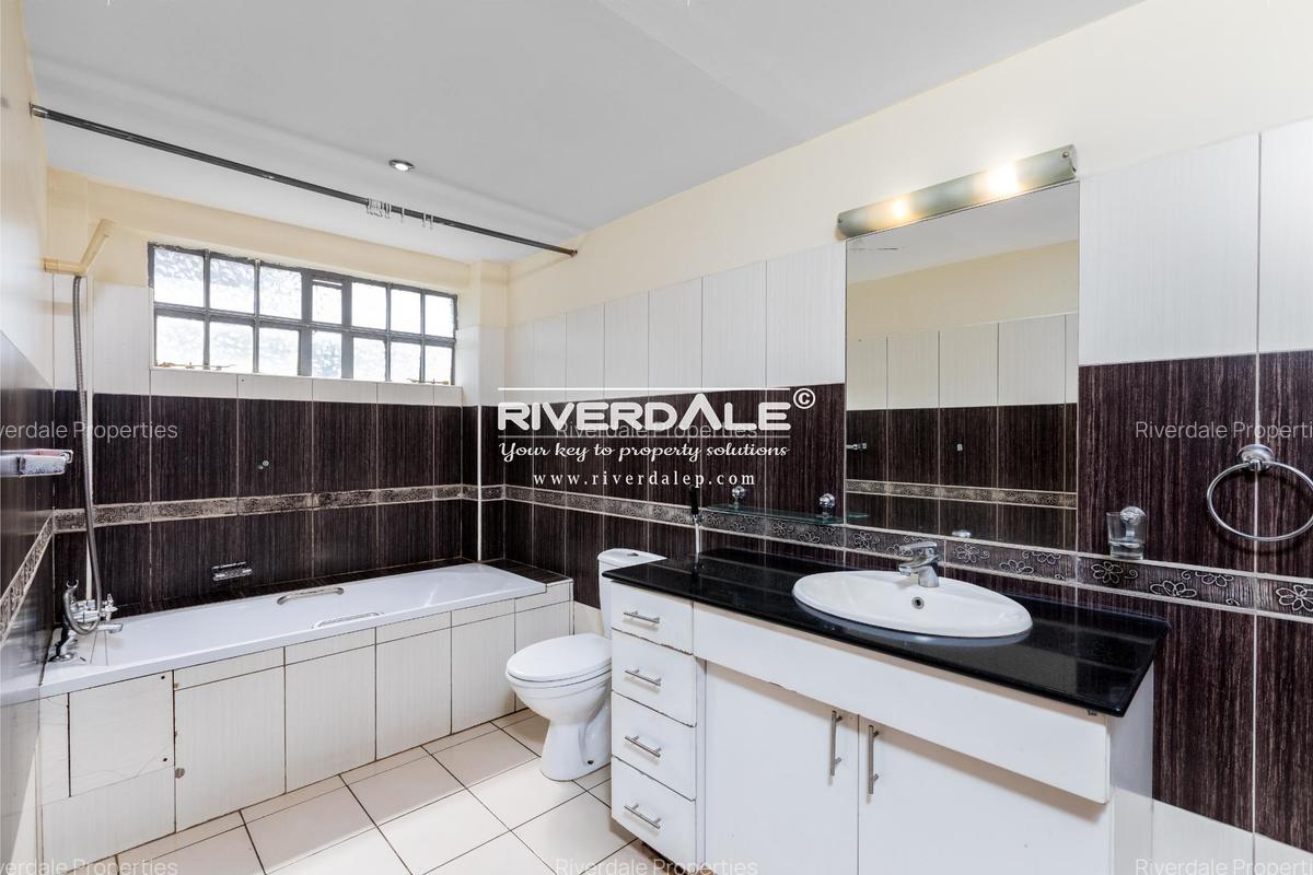 2 Bed Apartment with En Suite in Westlands Area - 3
