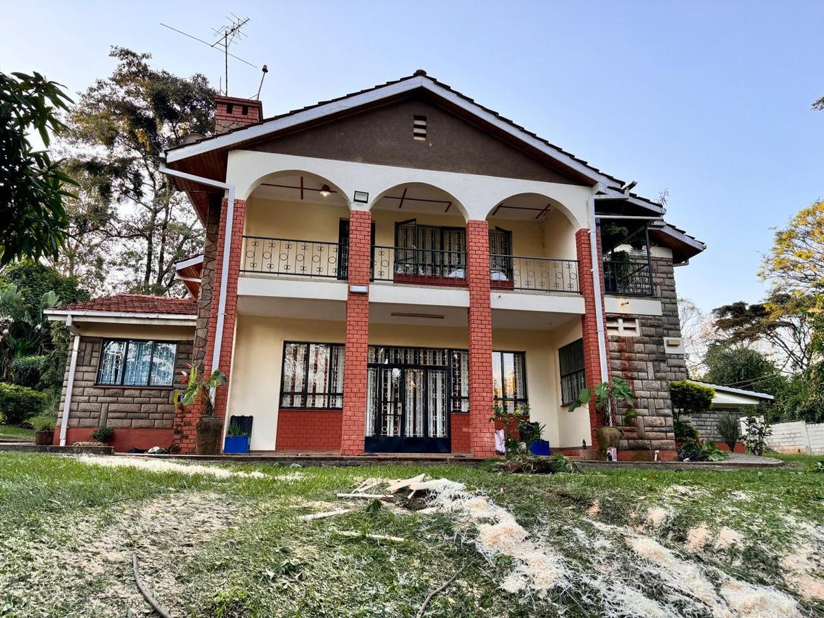 5 Bed House with En Suite in Lavington - 5