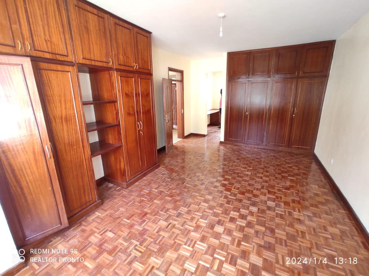 4 Bed Townhouse with En Suite in Lavington - 11