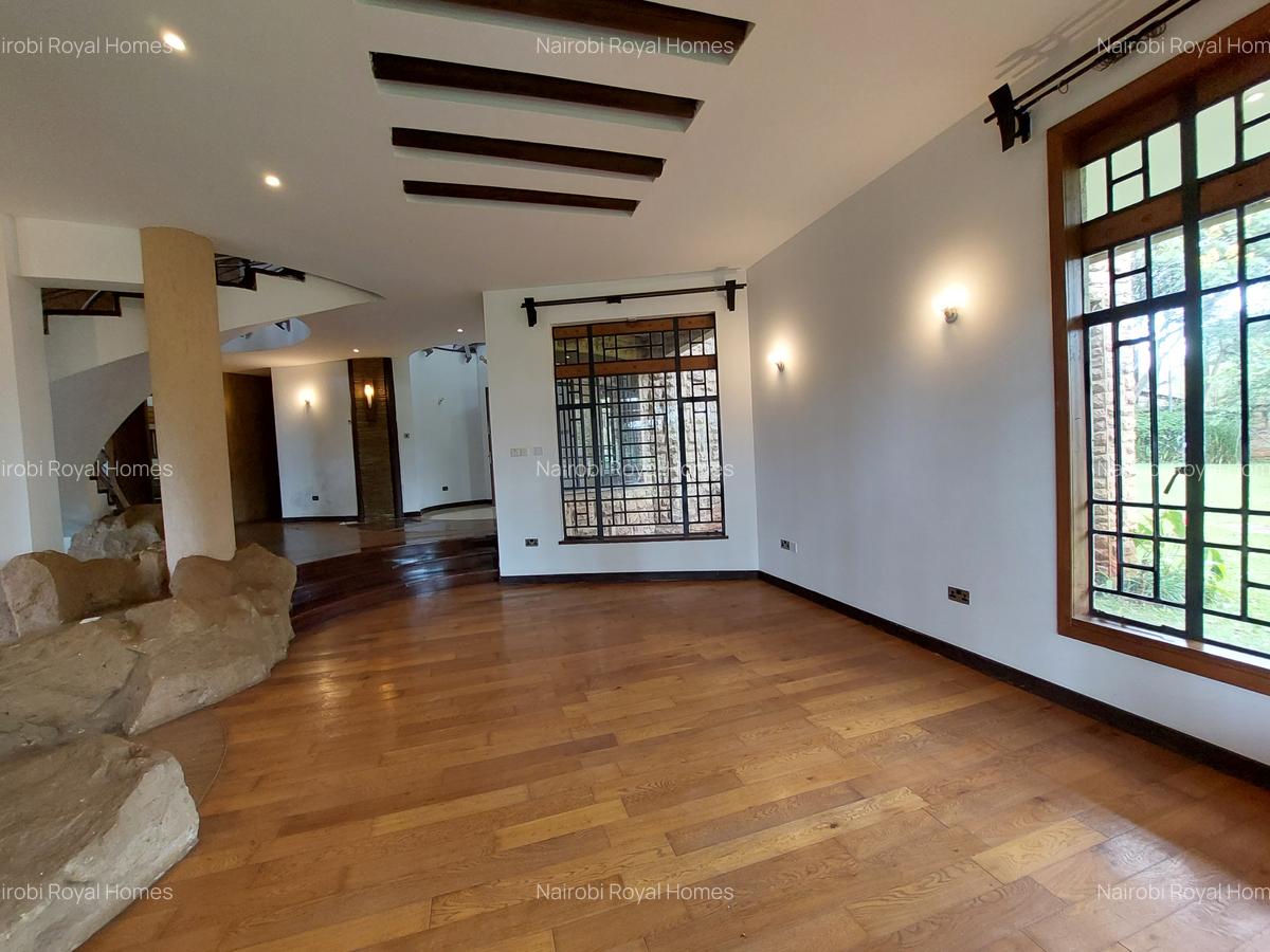 5 Bed Townhouse with En Suite at Lake View - 7