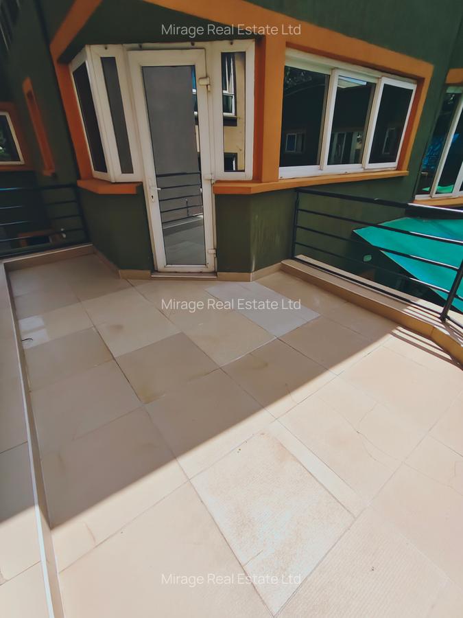 4 Bed Villa with En Suite in Riverside - 14