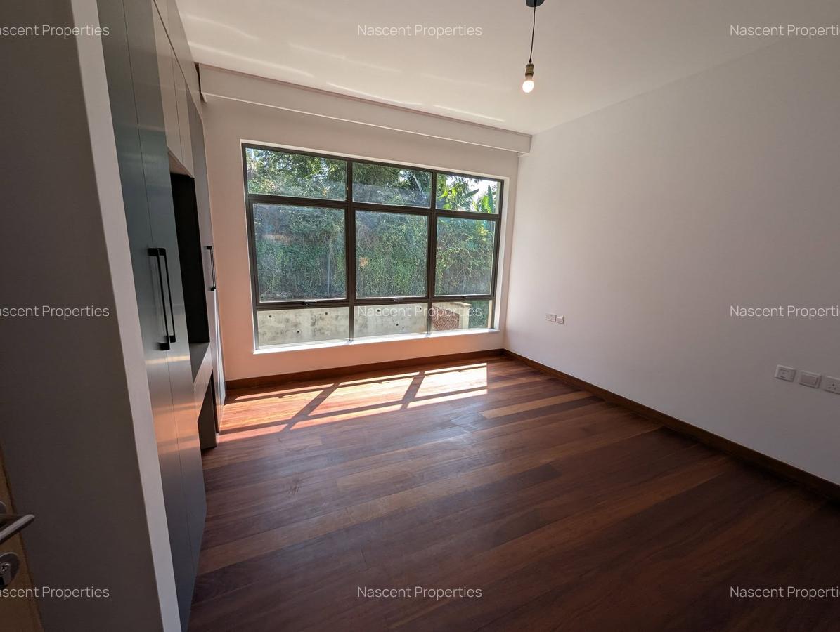 4 Bed Apartment with En Suite in Rosslyn - 8