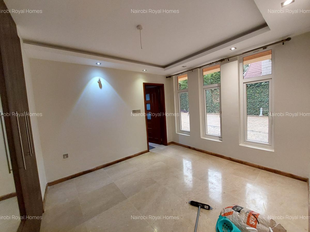 5 Bed Townhouse with En Suite at Lavington Road - 9