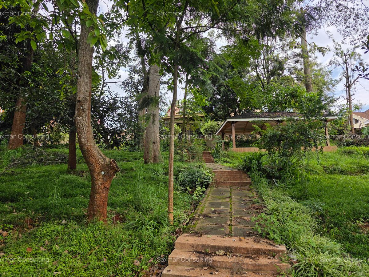 4 Bed House with En Suite in Lavington - 4