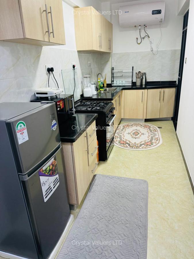 Serviced 2 Bed Apartment with En Suite in Dennis Pritt - 2